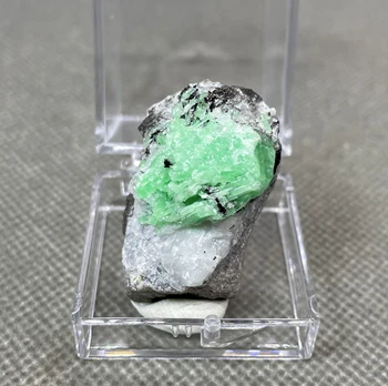 NOVÉ! 100% Prírodný zelený smaragd minerálne gem-stupeň crystal vzoriek kamene a kryštály kremeňa kryštály (rámček veľkosť 3.4 cm）